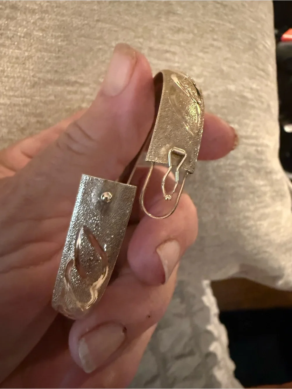 N/A shiny silver